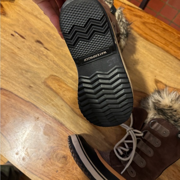 Sorel Black and Cream thick leather Fur-Lined Boots size 6 - Picture 4 of 10